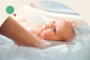 Обзор основных средств, необходимых при первом купании младенца