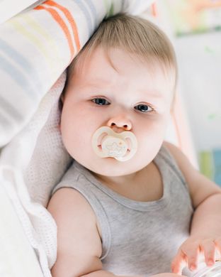 Пустышка силиконовая Baby-Nova , ортодонтичная ночная, размер 2, бежевая 3962485 Mams family